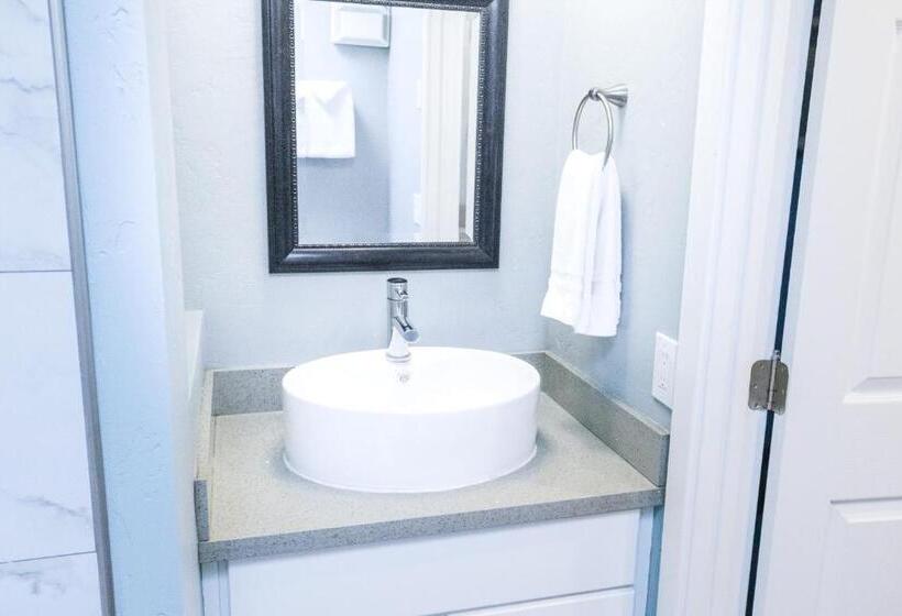 فندق Ocean Echo Inn & Beach Cottages