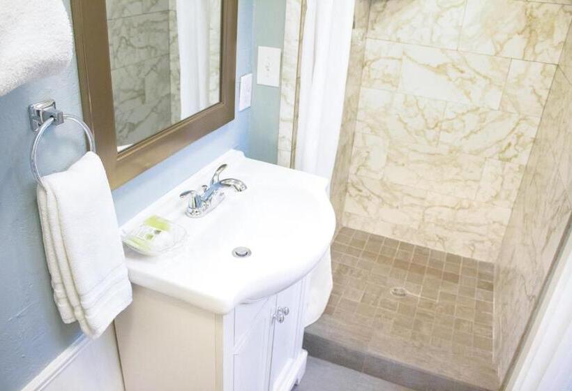 فندق Ocean Echo Inn & Beach Cottages