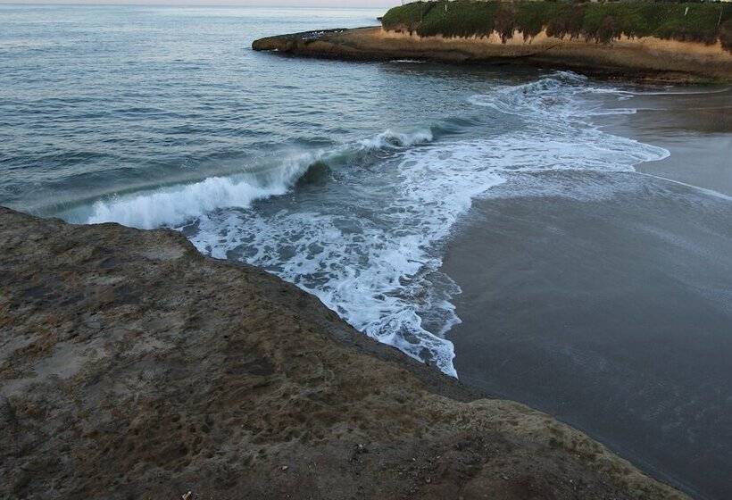 فندق Ocean Echo Inn & Beach Cottages