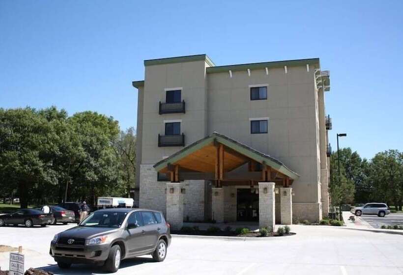 酒店 Parkwood Inn & Suites