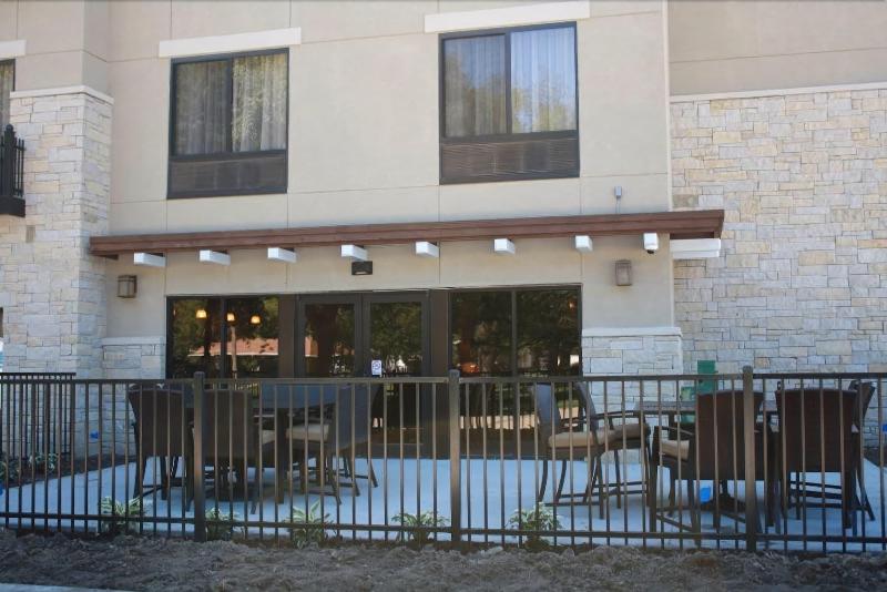 酒店 Parkwood Inn & Suites