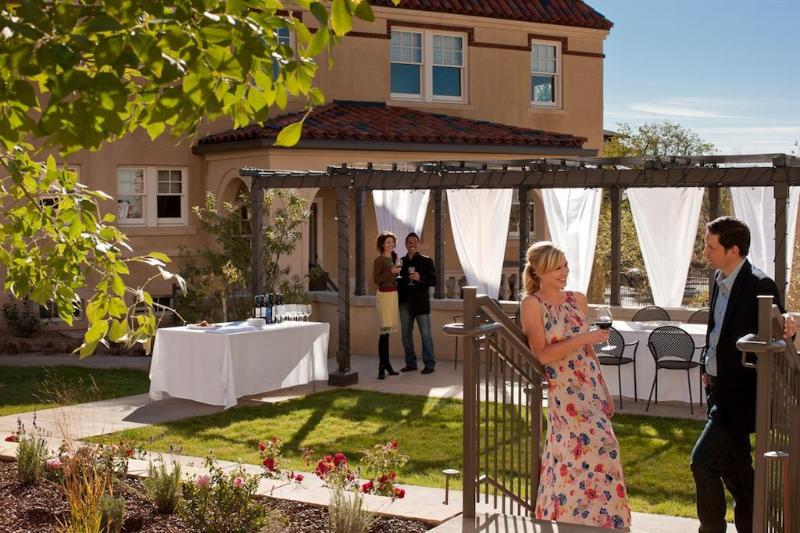 Отель Parq Central Albuquerque