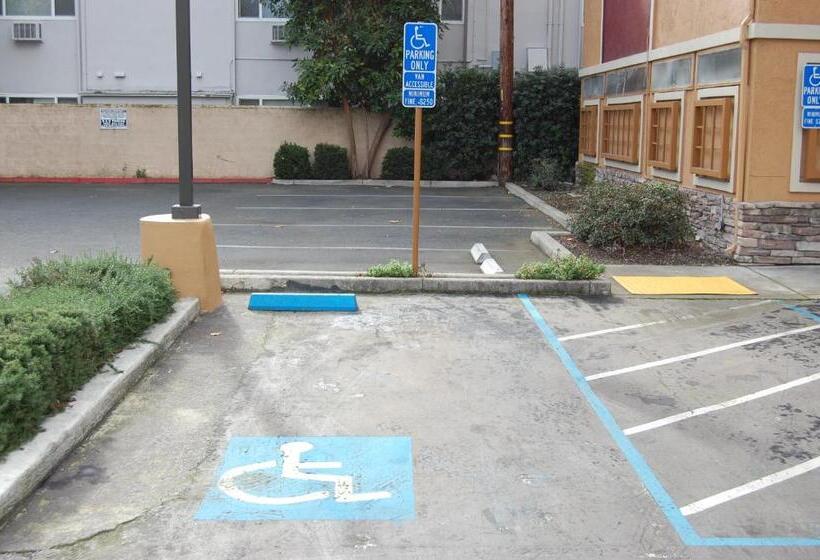 בית מלון כפרי Pleasant Hill Inn