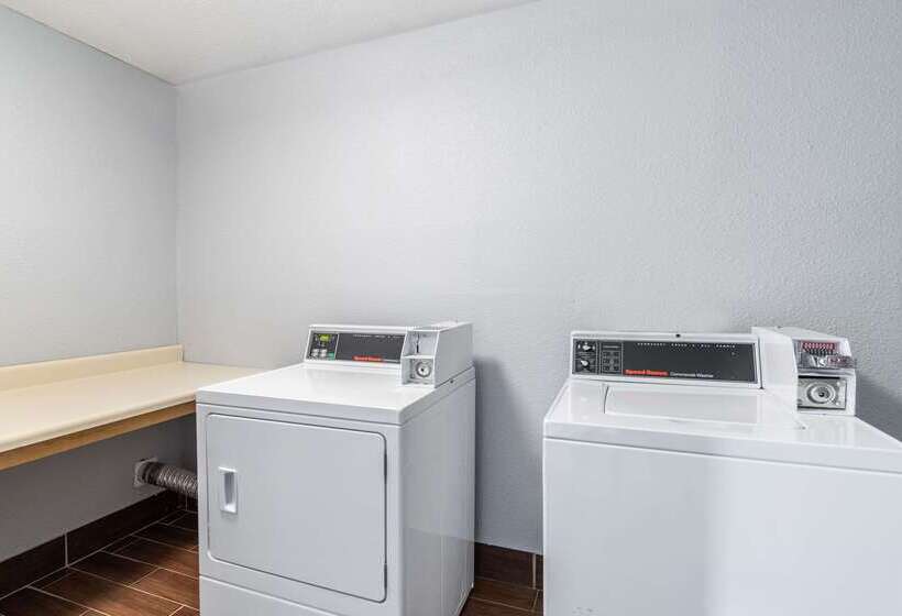 호텔 Quality Inn & Suites Canton