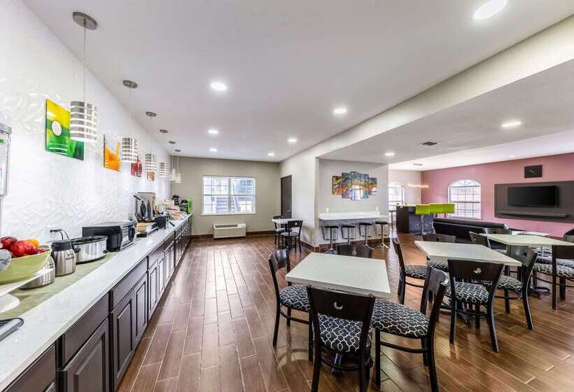 호텔 Quality Inn & Suites Canton