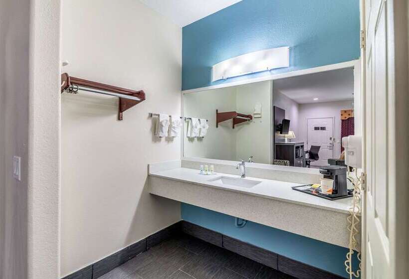 호텔 Quality Inn & Suites Canton