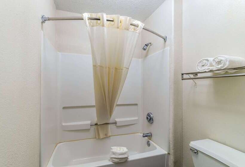 호텔 Quality Inn & Suites Canton