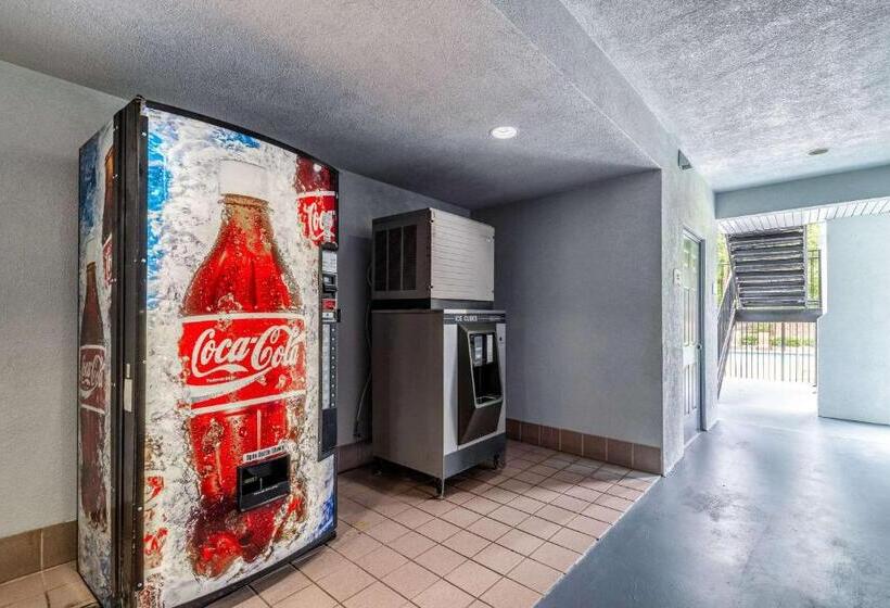 호텔 Quality Inn & Suites Canton