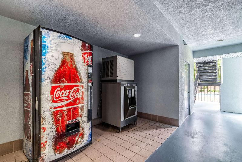 호텔 Quality Inn & Suites Canton