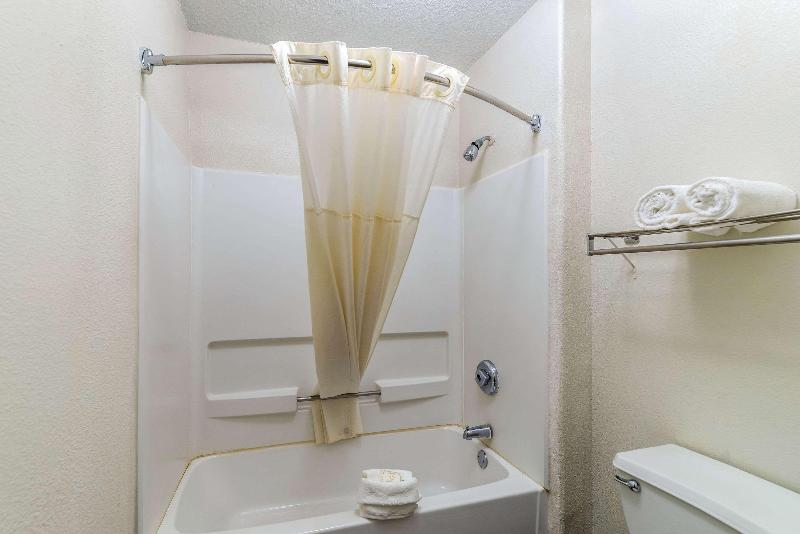 호텔 Quality Inn & Suites Canton