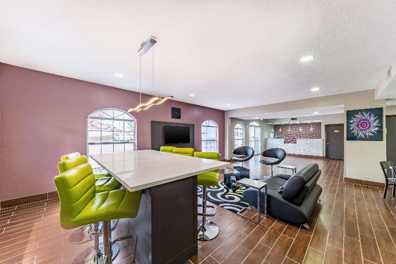 호텔 Quality Inn & Suites Canton