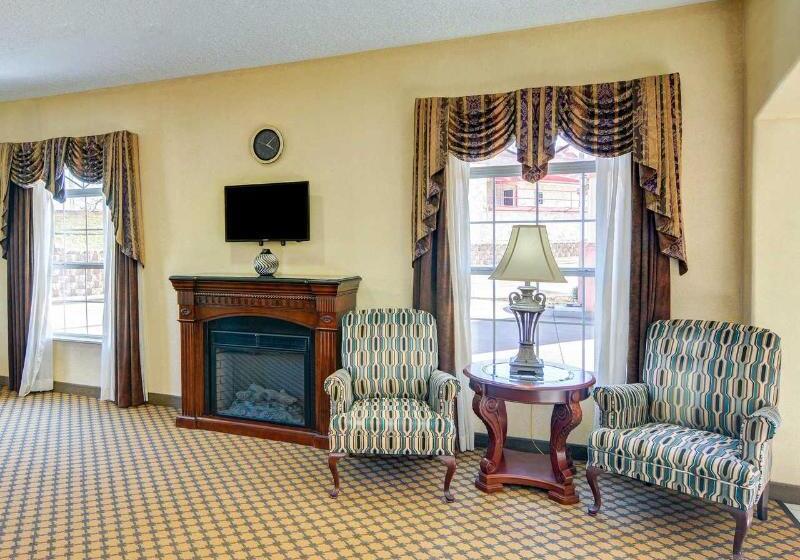 호텔 Quality Inn & Suites Canton