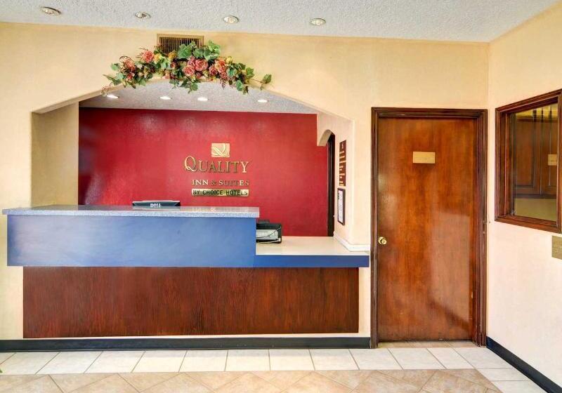 호텔 Quality Inn & Suites Canton