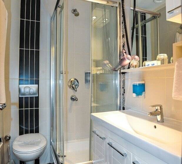 Отель Retropera