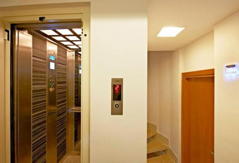 Отель Retropera