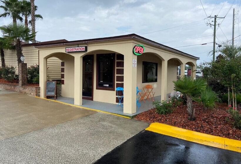 هتل Savannah Inn And Suites