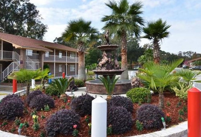 هتل Savannah Inn And Suites