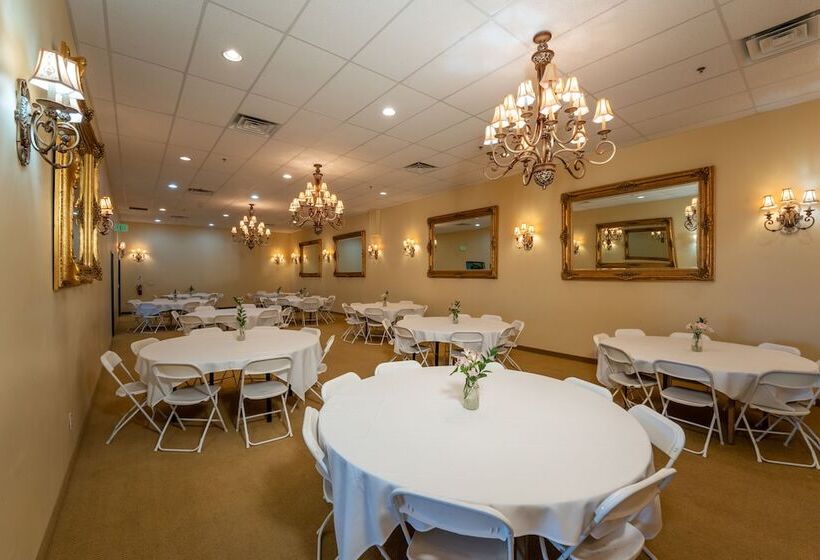 فندق Silverland Inn