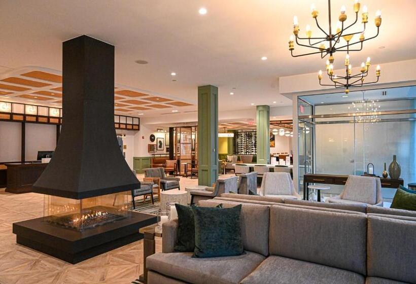 فندق Six South St.