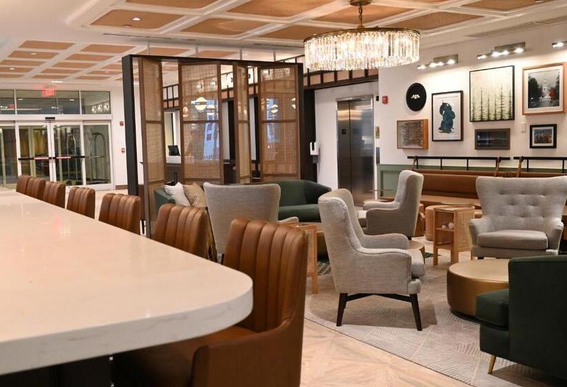 فندق Six South St.