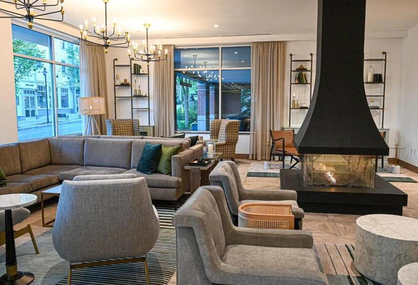 فندق Six South St.