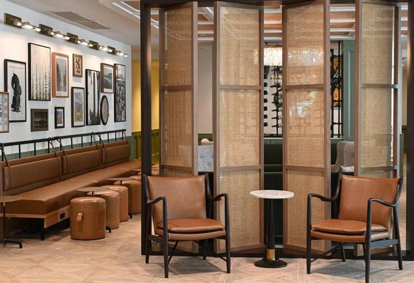 فندق Six South St.