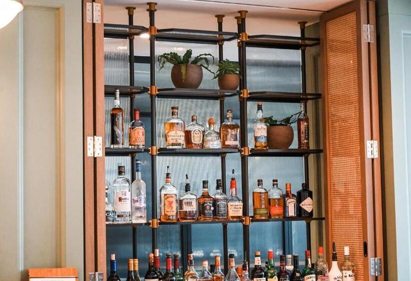 فندق Six South St.