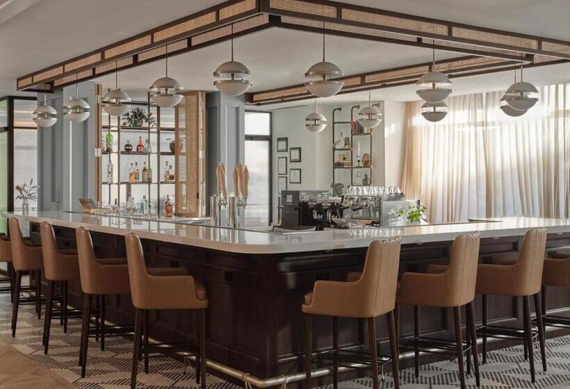 فندق Six South St.