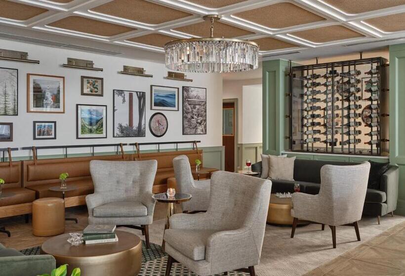 فندق Six South St.