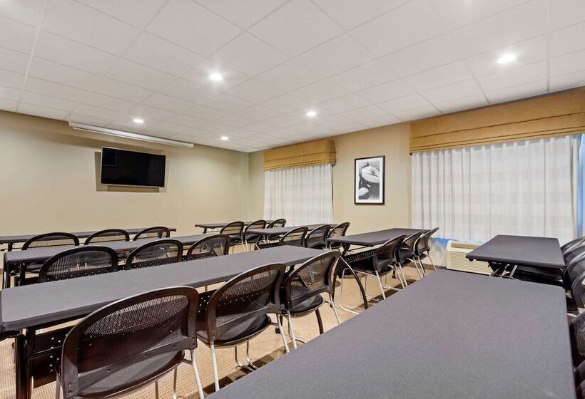 Отель Sleep Inn & Suites Bismarck I94