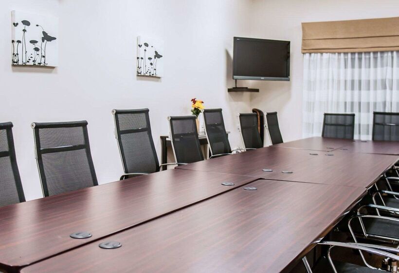 בית מלון כפרי Sleep Inn & Suites Fort Campbell