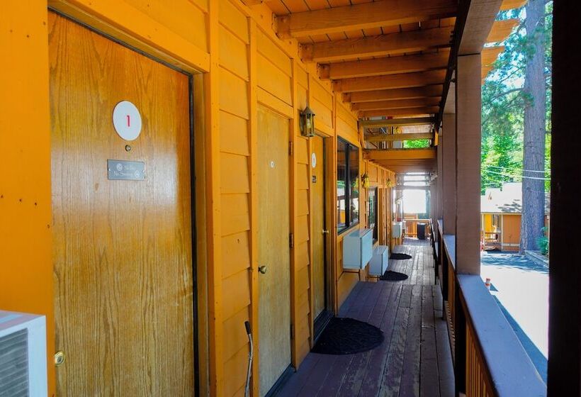 호텔 Sleepy Hollow Cabins And