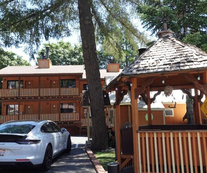 호텔 Sleepy Hollow Cabins And