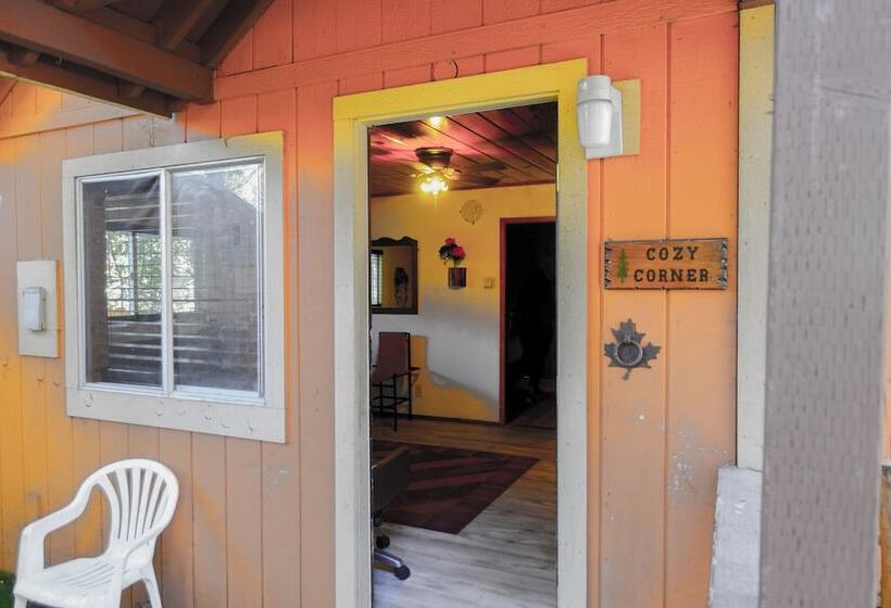 호텔 Sleepy Hollow Cabins And