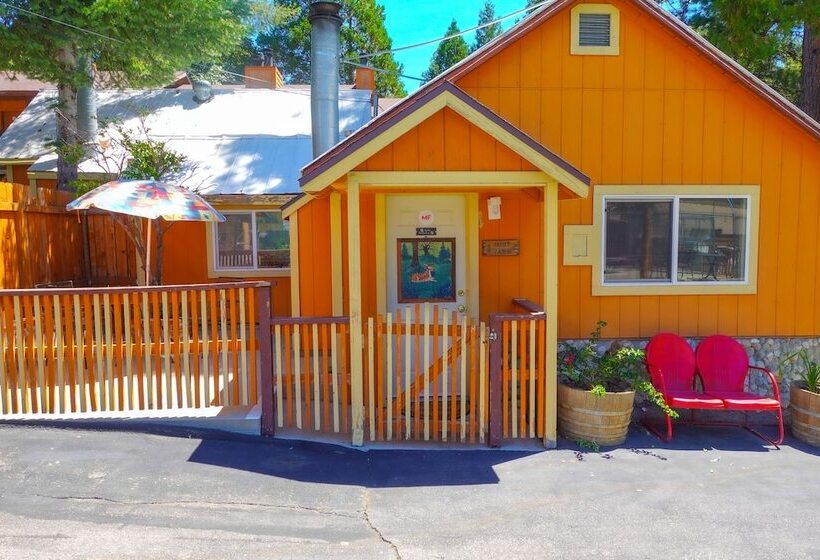 호텔 Sleepy Hollow Cabins And