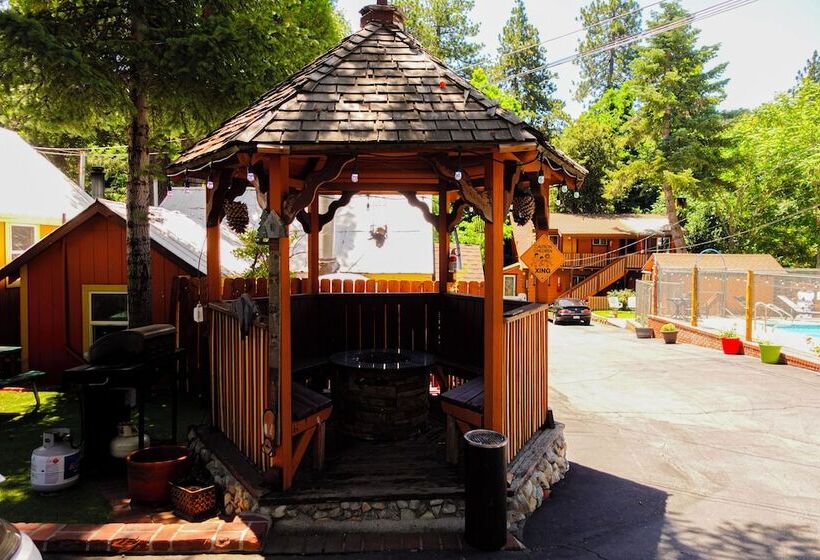 호텔 Sleepy Hollow Cabins And