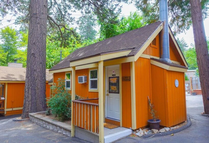 호텔 Sleepy Hollow Cabins And