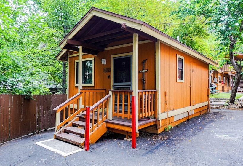 호텔 Sleepy Hollow Cabins And