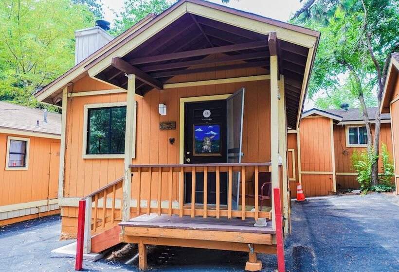 호텔 Sleepy Hollow Cabins And