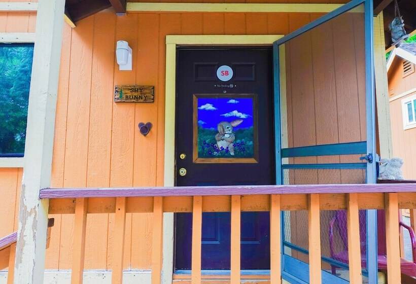 호텔 Sleepy Hollow Cabins And