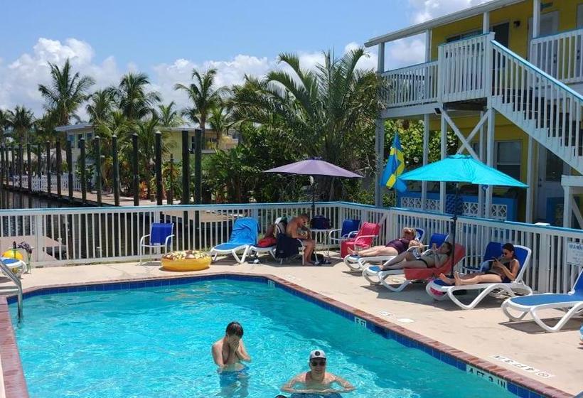 The Holiday Court Motel