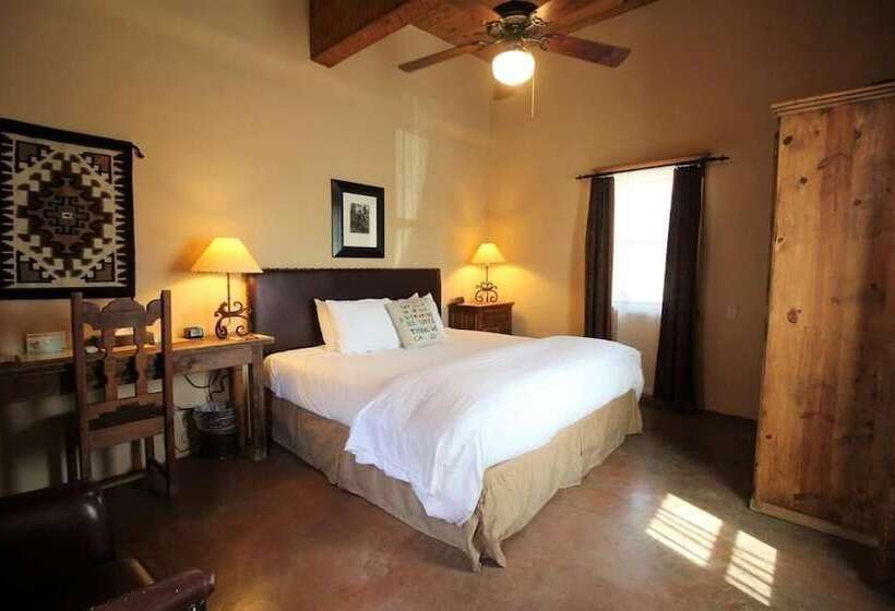 فندق The Maverick Inn