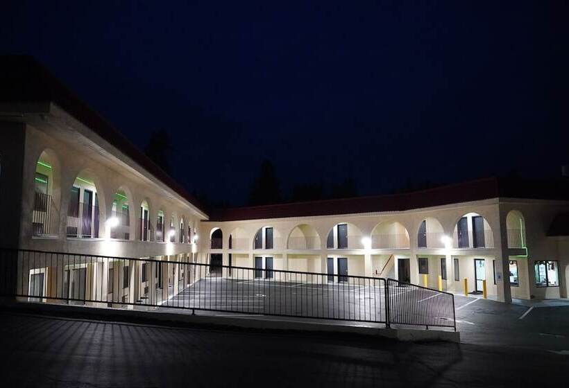 فندق Timberland Inn & Suites