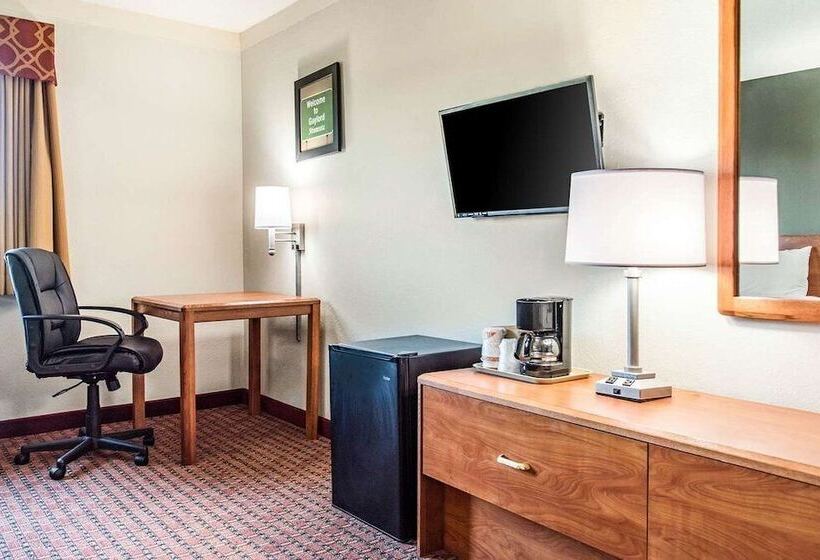 فندق Travelers Lodge & Suites