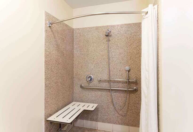 فندق Travelodge By Wyndham Brea