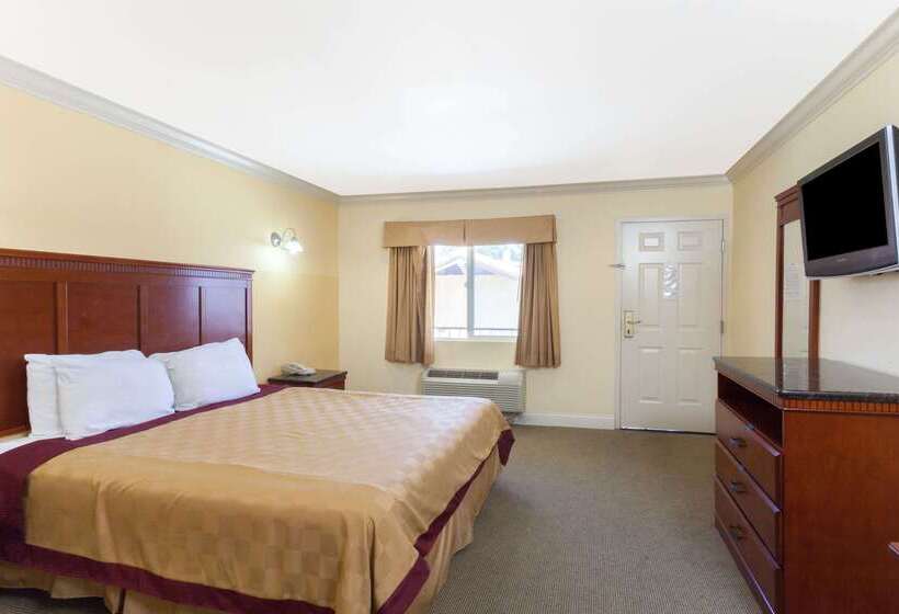 فندق Travelodge By Wyndham Brea