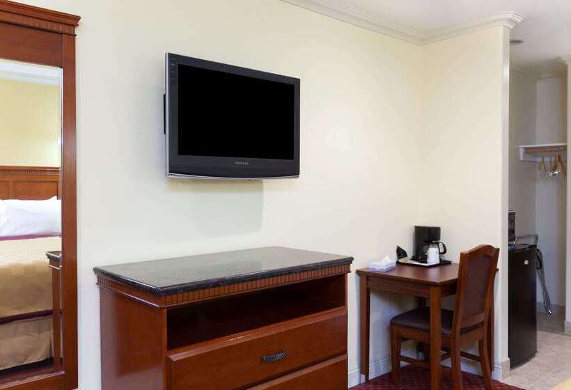 فندق Travelodge By Wyndham Brea