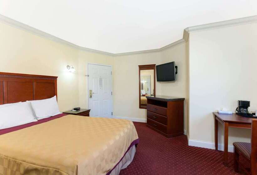 فندق Travelodge By Wyndham Brea