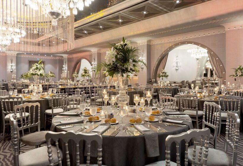 ホテル Wyndham Grand Istanbul Kalamış Marina