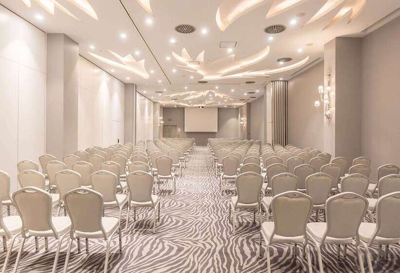 ホテル Wyndham Grand Istanbul Kalamış Marina